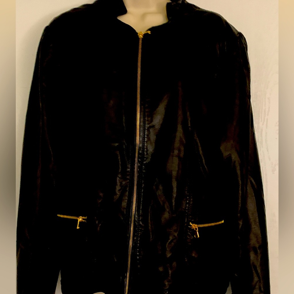 Ladies Colebrook leather zip up black jacket. Size 14/16. Very nice.